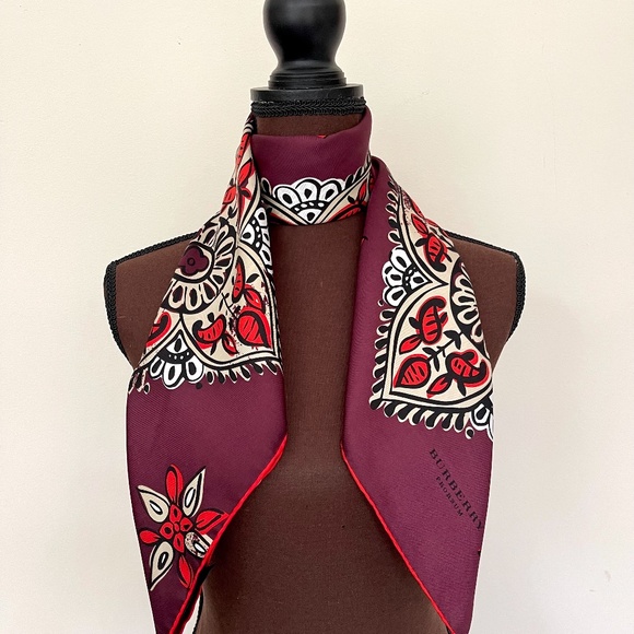 NWT Burberry Scarf Lucky Alhambra Flower Silk Wrap - Picture 16 of 16